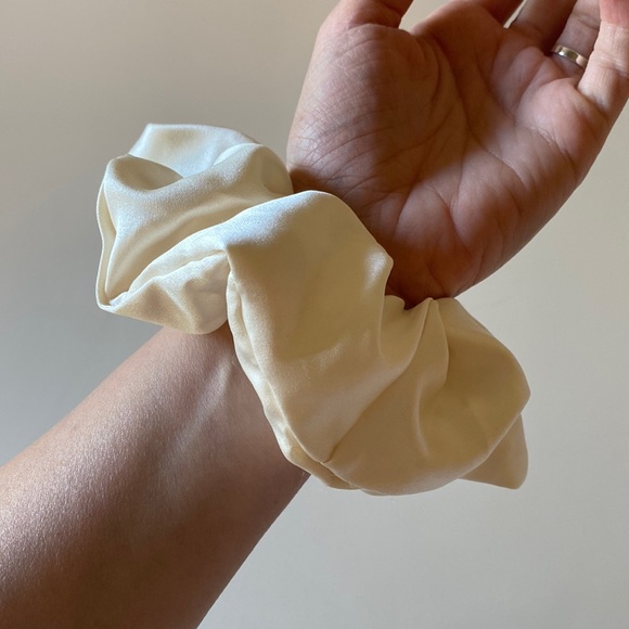 NWOT Large Ivory Satin Scrunchie - Picture 2 of 3